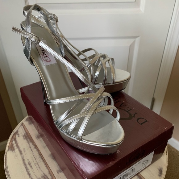 Dyeables Cali Silver Metallic Platform Pump - NWB - Picture 3 of 6